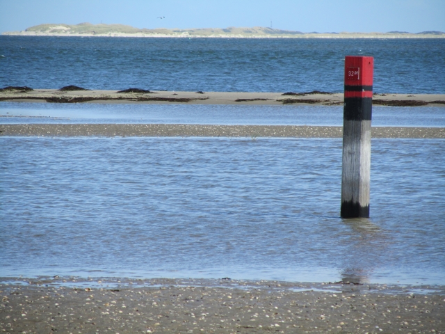 Paal-32-op-Texel-met-Vlieland-op-de-achtergrond-by-Janet-Plantinga.jpg