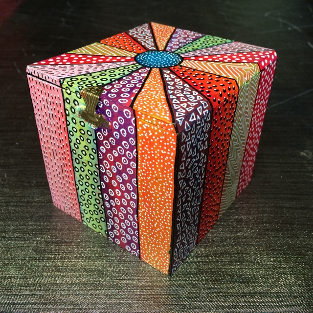 Sigar box with tangles 1 by Janet Plantinga